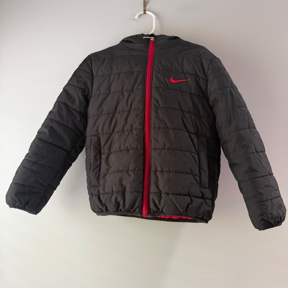 Nike Puffer Jacket Boys Small Black Red Hooded Fleece Lined Quilted Full Zip
